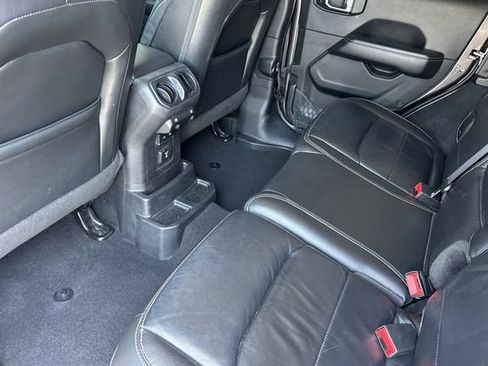 Used 2018 Jeep Wrangler Unlimited Sahara AWD/4WD image 14