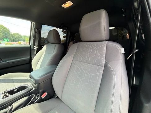 Used 2016 Toyota Tacoma TRD Sport w/ Towing Package AWD/4WD image 29