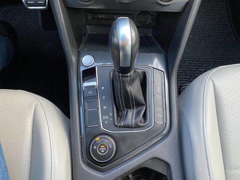 Used 2021 Volkswagen Tiguan SE image 35