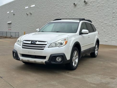 Used 2013 Subaru Outback 2.5i Limited image 3