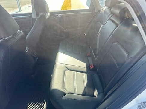Used 2018 Volkswagen Passat 2.0T SE FWD image 9