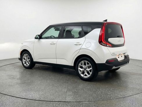 Used 2025 Kia Soul LX w/ LX Technology Package FWD image 6