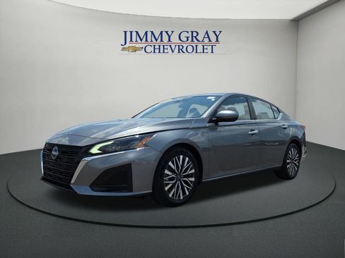 Used 2023 Nissan Altima 2.5 SV FWD image 1
