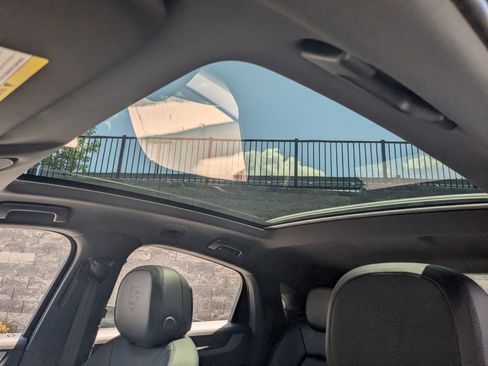 Used 2025 Porsche Cayenne Coupe image 28