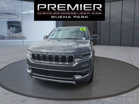 Used 2024 Jeep Wagoneer Series II w/ Premium Group I RWD image 3