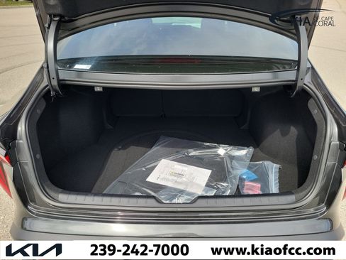 New 2025 Kia K4 LXS image 10