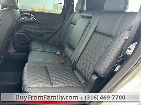 Used 2023 Mitsubishi Outlander SEL image 38