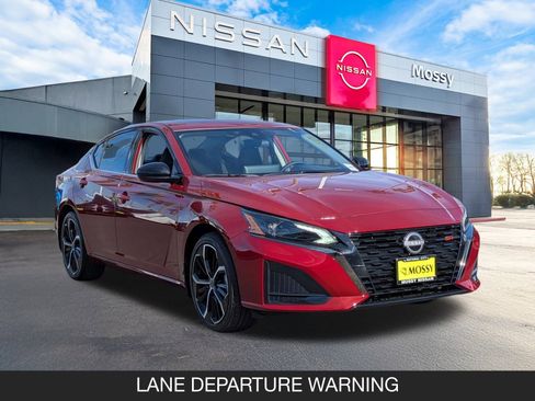 New 2025 Nissan Altima 2.5 SR image 2