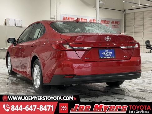 Used 2025 Toyota Camry LE image 7