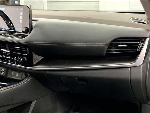 Used 2023 Nissan Rogue Platinum w/ Platinum Premium Package FWD image 19