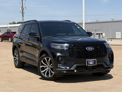 Used 2025 Ford Explorer ST-Line RWD image 2