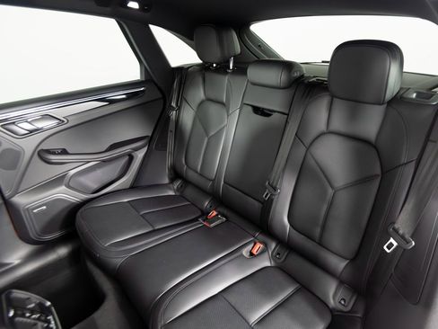 Certified 2025 Porsche Macan Turbo image 35