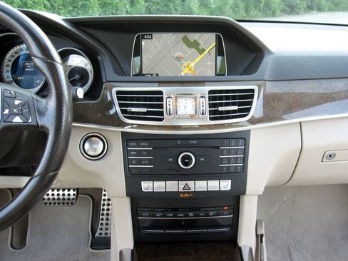 Used 2016 Mercedes-Benz E 350 4MATIC Sedan w/ Premium Package image 21