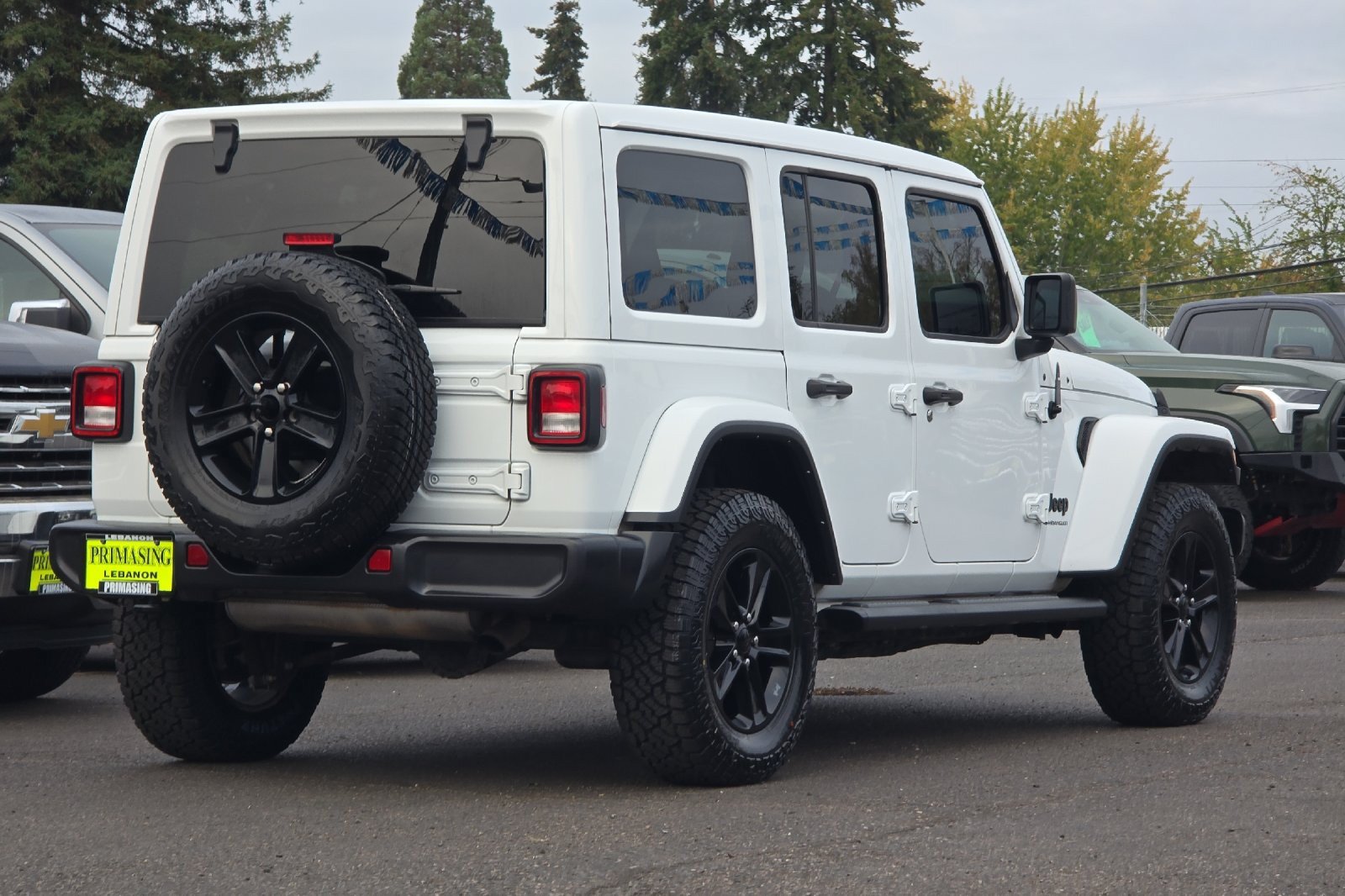 Used 2023 Jeep Wrangler Unlimited Sahara AWD/4WD image 4