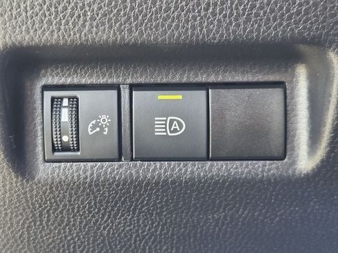 Used 2025 Toyota RAV4 XLE FWD image 25
