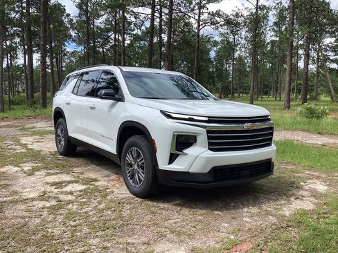 New 2026 Chevrolet Traverse LT w/ Driver Confidence Package FWD image 7