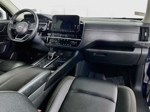 Used 2023 Nissan Pathfinder SL w/ Black Appearance Package AWD/4WD image 31