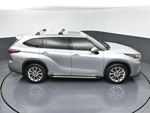 Used 2021 Toyota Highlander Limited FWD image 45