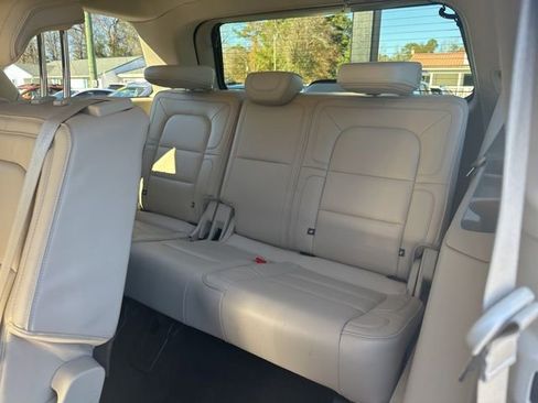Used 2018 Lincoln Navigator Select w/ Technology Package image 11