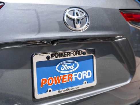 Used 2022 Toyota Highlander LE image 19