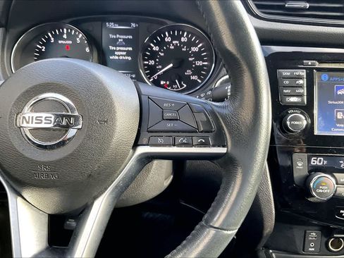 Used 2017 Nissan Rogue SV FWD image 25