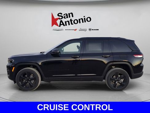 New 2025 Jeep Grand Cherokee Altitude RWD image 5
