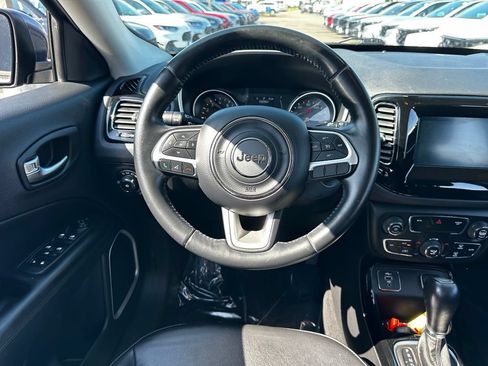 Used 2019 Jeep Compass Latitude FWD image 19