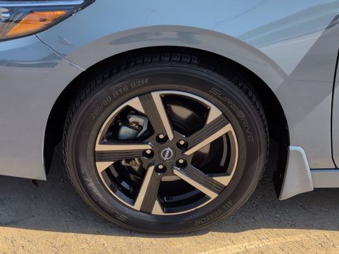 Used 2024 Nissan Sentra SV FWD image 12