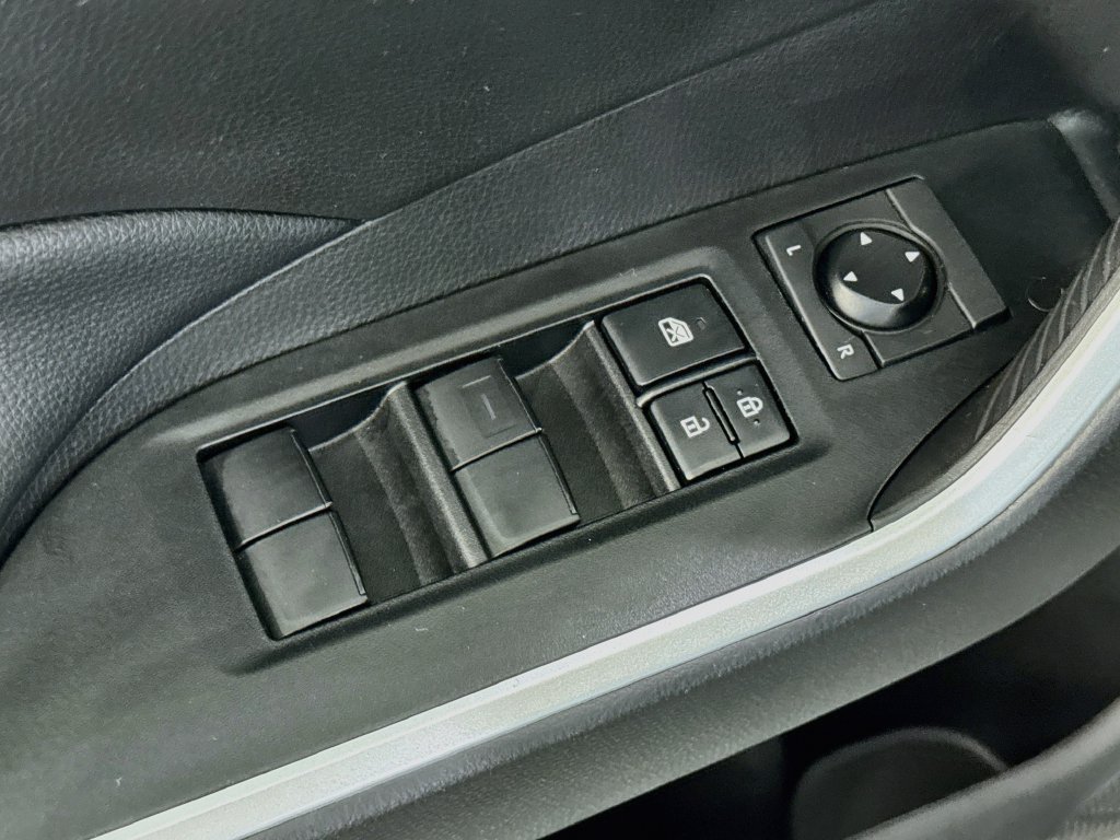 Used 2020 Toyota RAV4 XLE w/ XLE Grade Weather Package AWD/4WD image 20