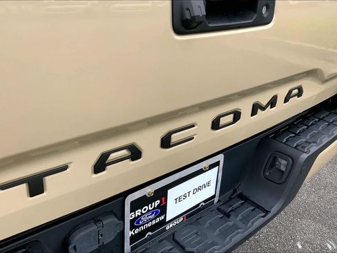 Used 2018 Toyota Tacoma TRD Sport w/ Technology Package AWD/4WD image 30