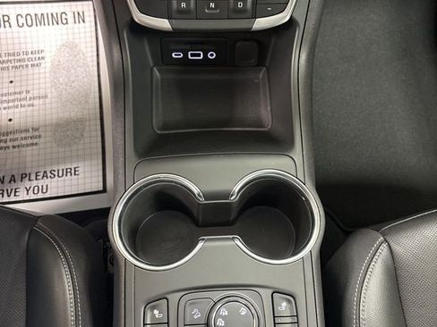 Used 2024 GMC Terrain SLT w/ Elevation Edition image 13
