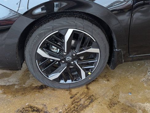 New 2025 Nissan Versa SR w/ Trunk Package image 33