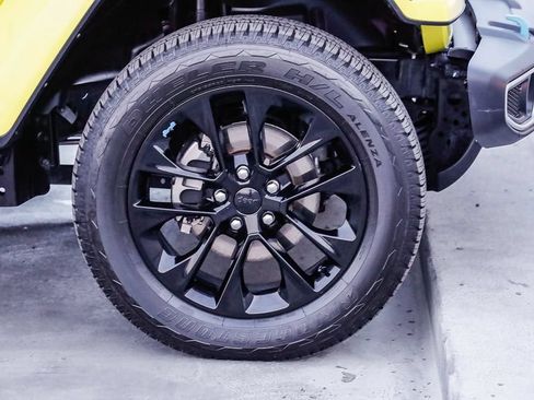Used 2023 Jeep Wrangler Unlimited Sahara AWD/4WD image 11