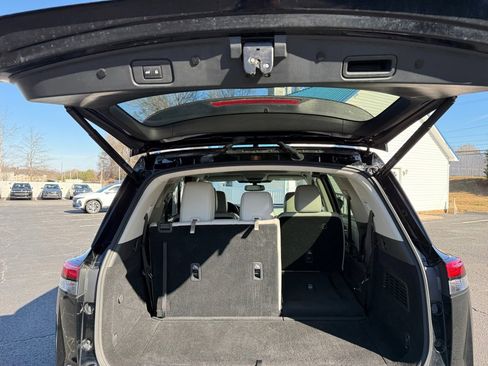 Used 2022 Nissan Pathfinder SL w/ SL Premium Package image 18