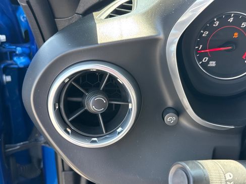 Used 2016 Chevrolet Camaro LT RWD image 14