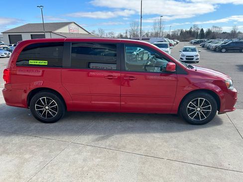 Used 2015 Dodge Grand Caravan SXT w/ Blacktop Package image 4