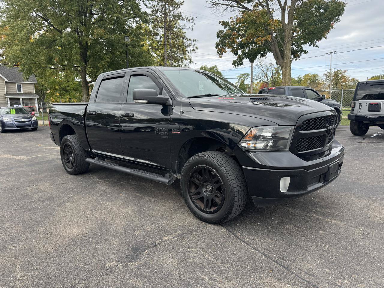 Used 2019 RAM 1500 Classic SLT w/ Black Appearance Group AWD/4WD image 1