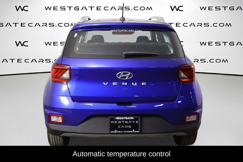Used 2025 Hyundai Venue SEL FWD image 4