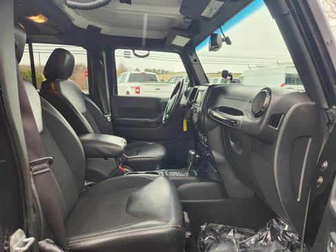 Used 2017 Jeep Wrangler Unlimited Sahara AWD/4WD image 50