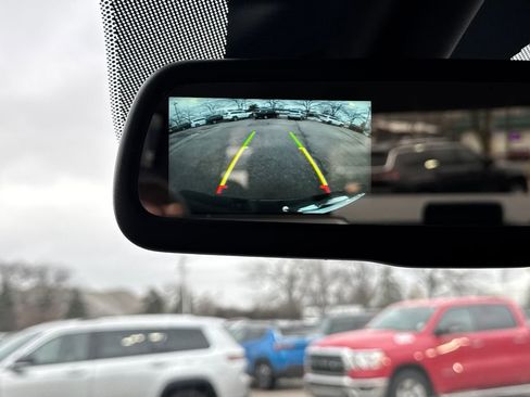 Used 2017 RAM 1500 Express image 19