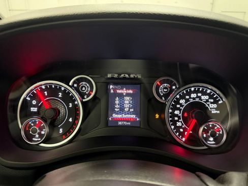 Used 2025 RAM 3500 Big Horn AWD/4WD image 17
