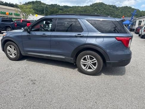Used 2021 Ford Explorer XLT w/ Equipment Group 202A AWD/4WD image 3