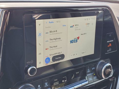 Used 2025 Toyota Highlander XLE image 28