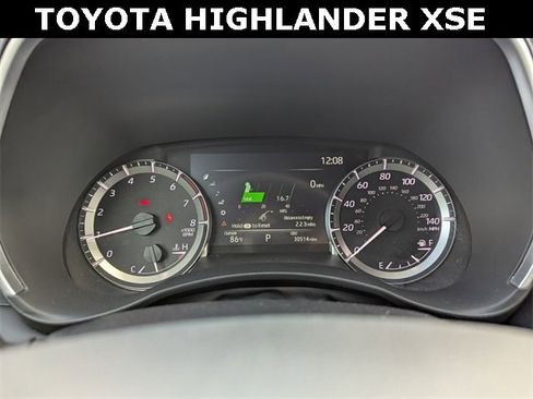 Used 2023 Toyota Highlander XSE image 32