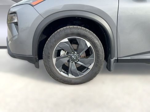 Used 2024 Nissan Rogue SV w/ SV Premium Package image 11