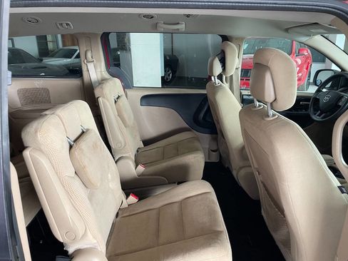 Used 2016 Dodge Grand Caravan SXT image 22
