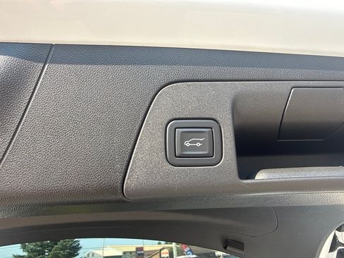 Used 2023 Buick Envision Essence AWD/4WD image 14