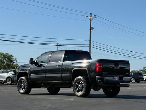 Used 2018 GMC Sierra 2500 SLE w/ SLE Preferred Package AWD/4WD image 3