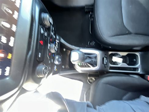 Used 2022 Jeep Renegade Sport w/ Sport Appearance Group image 20