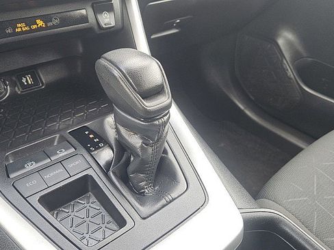 Used 2024 Toyota RAV4 XLE FWD image 14